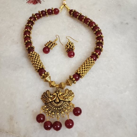 Jewelry - Pendant necklace